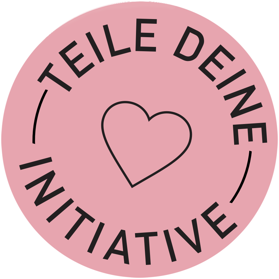 Rosa Kreis mit Text: Teile deine Initiative